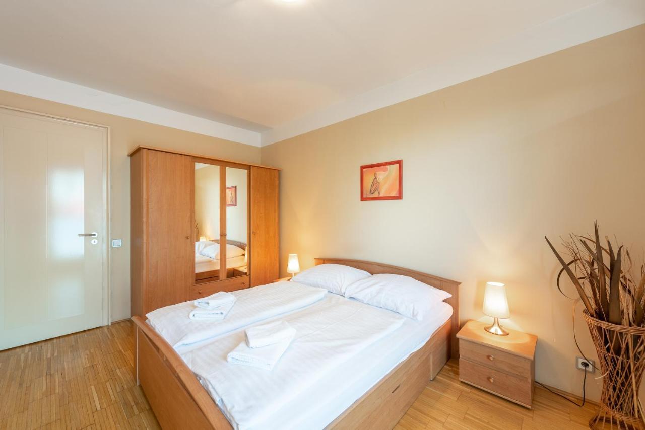 פראג Luxury Apartment River Diamond Residence מראה חיצוני תמונה